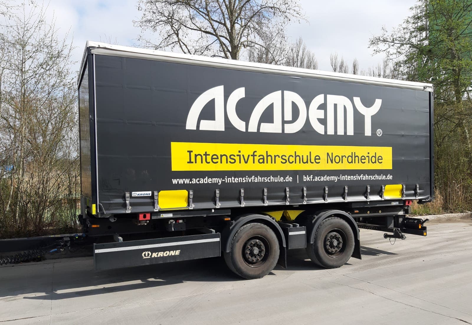 Krone Starrdeichsel mit Pritsche