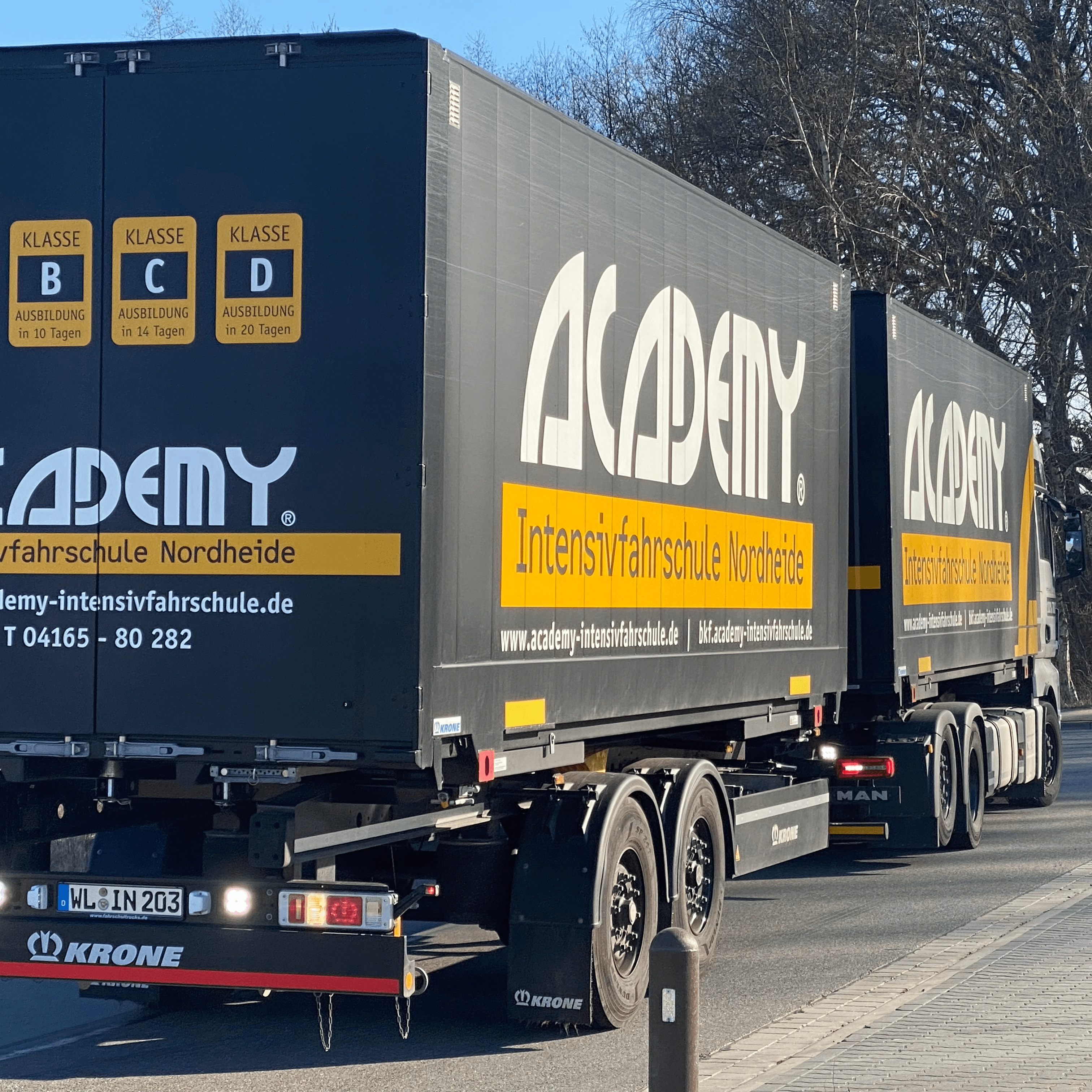 Krone Starrdeichsel mit Container